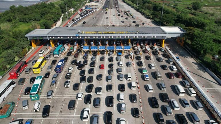 Arus Balik Libur Natal Padat, Contraflow Diterapkan di Tol Japek