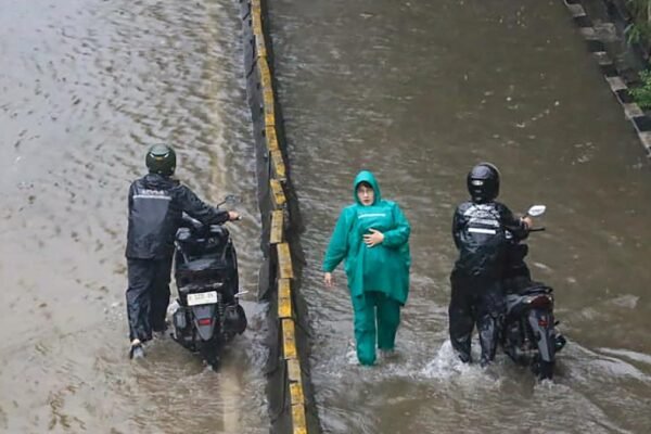 Banjir Landa Jakarta, 23 Ruas Jalan dan 10 RT Terendam